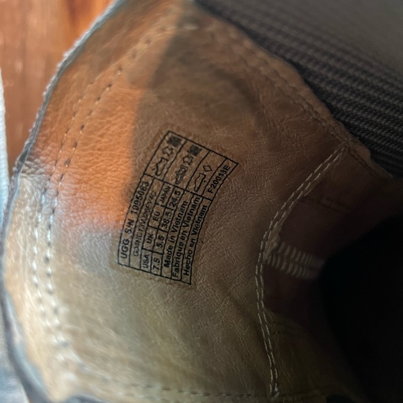 Ugg Faye Suede leather Chelsea heeled ankle boot in Taupe Color Mysterious 7.5 - Picture 14 of 15